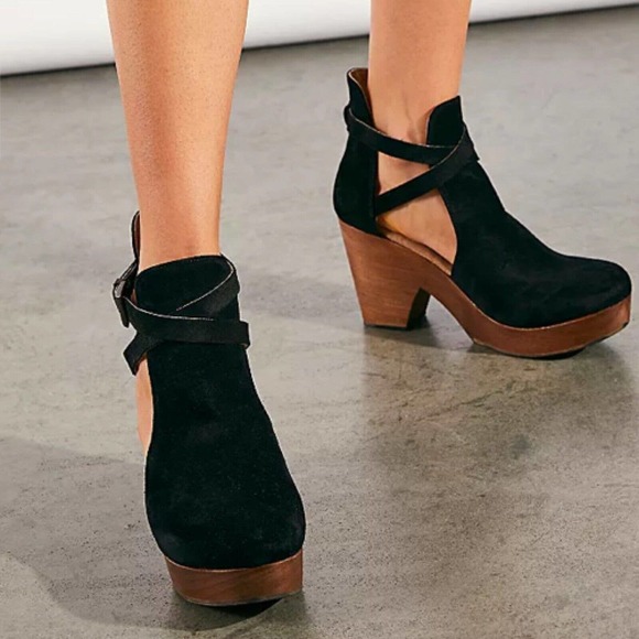 Free People Shoes - Free People Cedar Clog Black Wooden Platform Strappy Chunky Suede Boho SZ 9